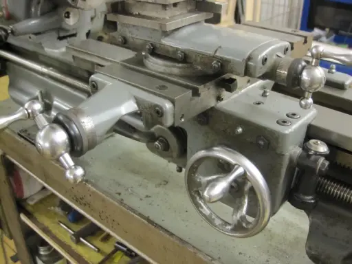 carriage in lathe